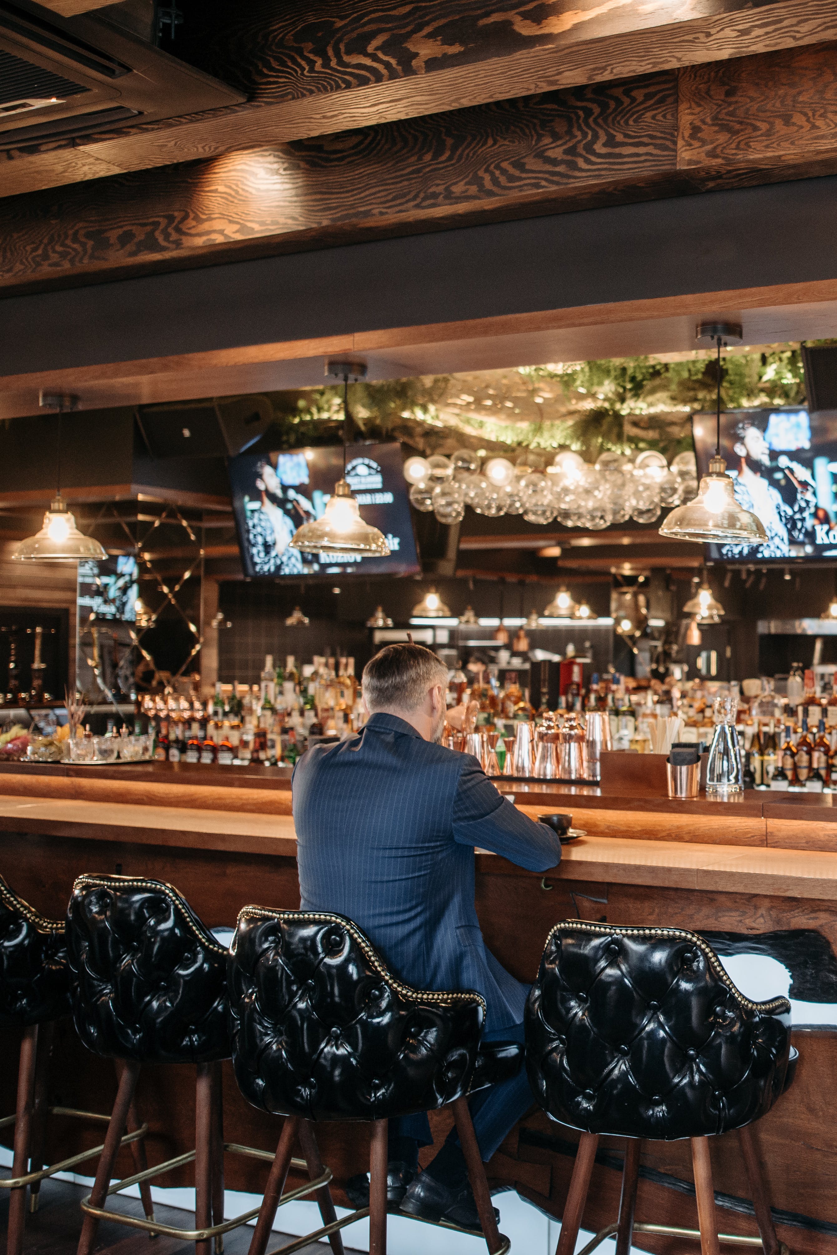 A person siting in a bar. | Source: Pexels