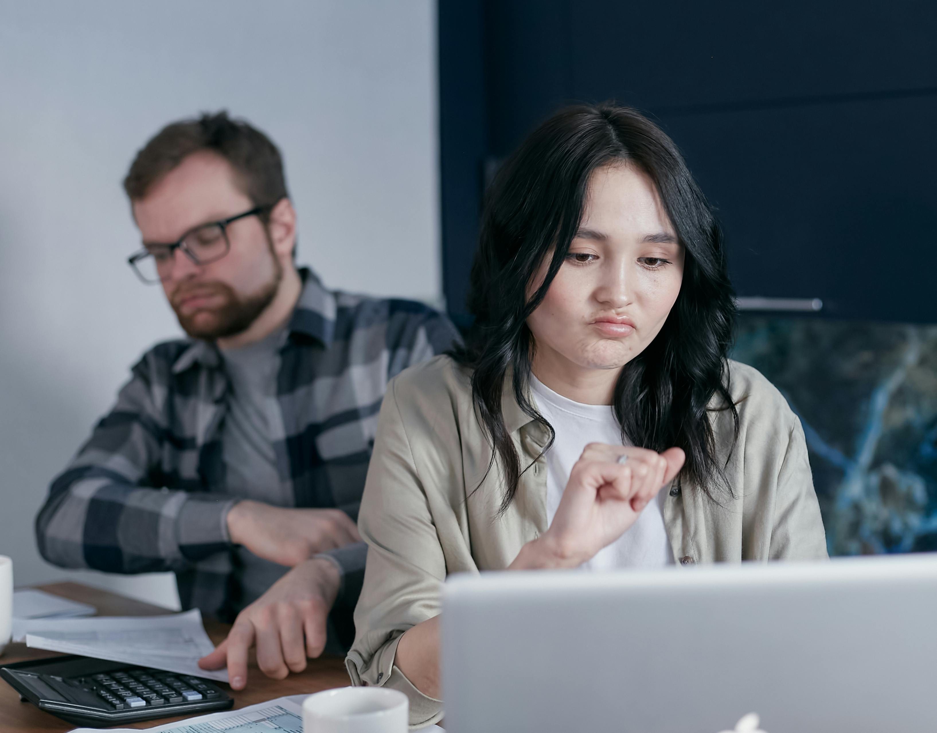 Confused couple | Source: Pexels