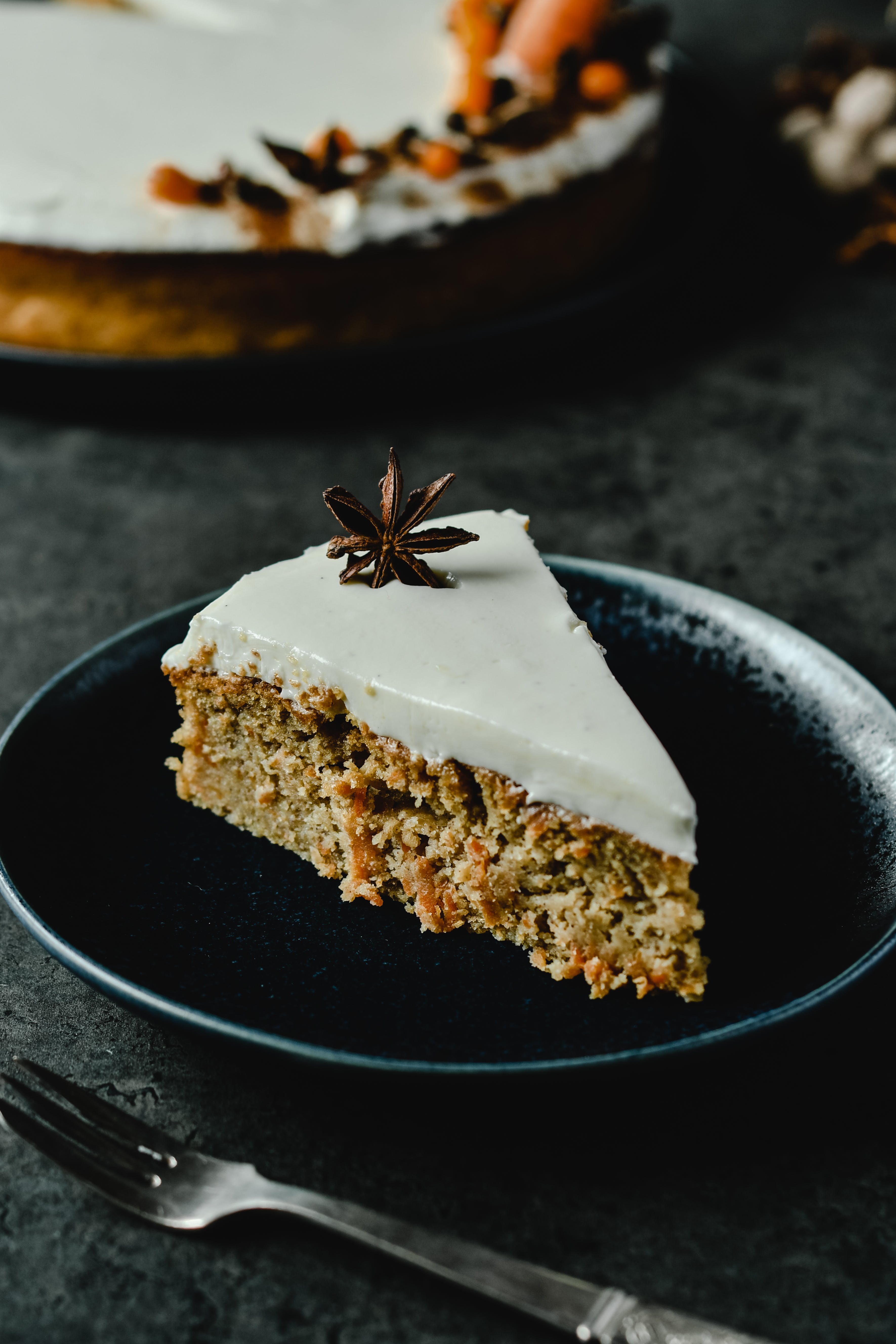 A slice of carrot cake | Source: Pexels