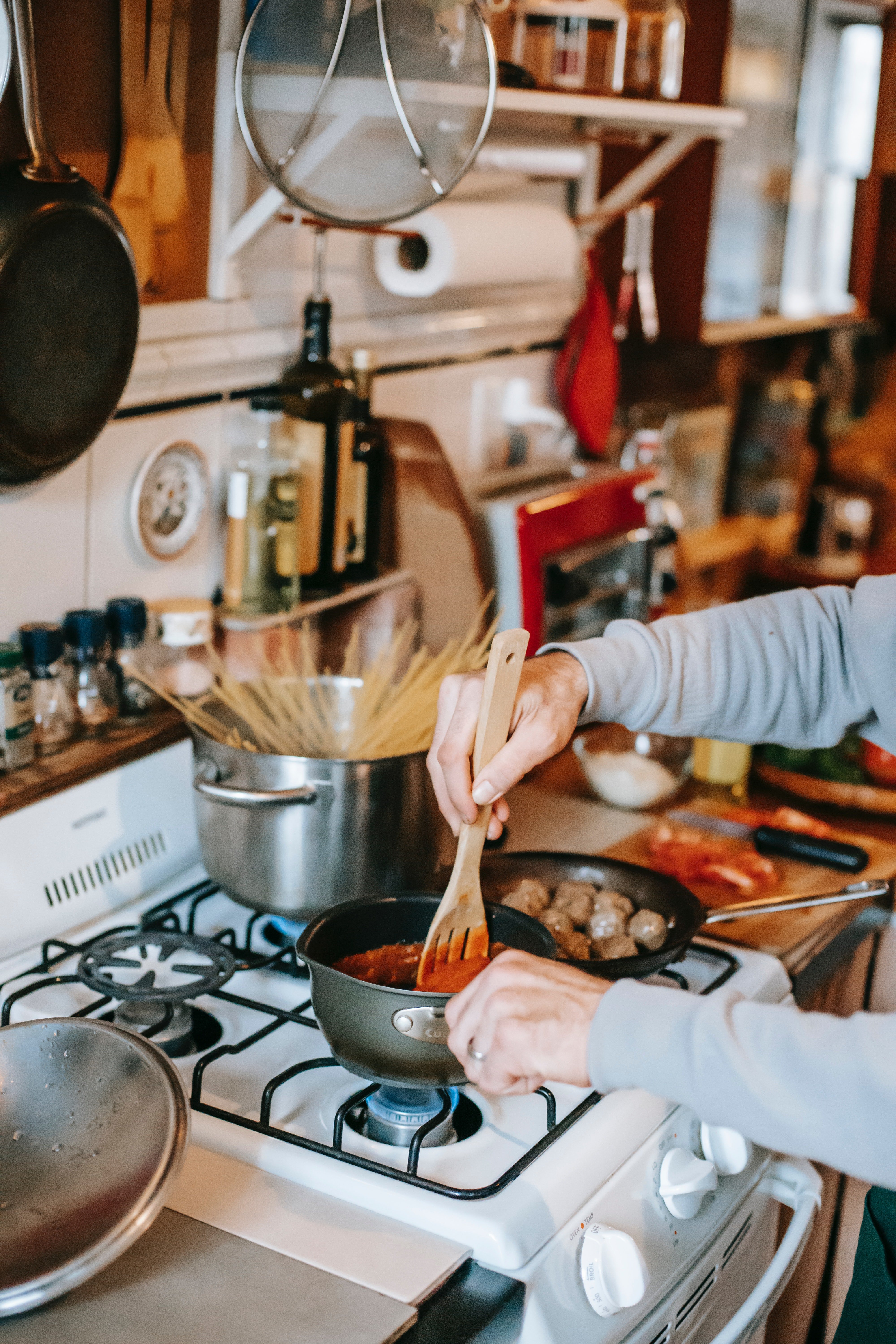 Abigail served Antoine a delicious dinner. | Source: Pexels