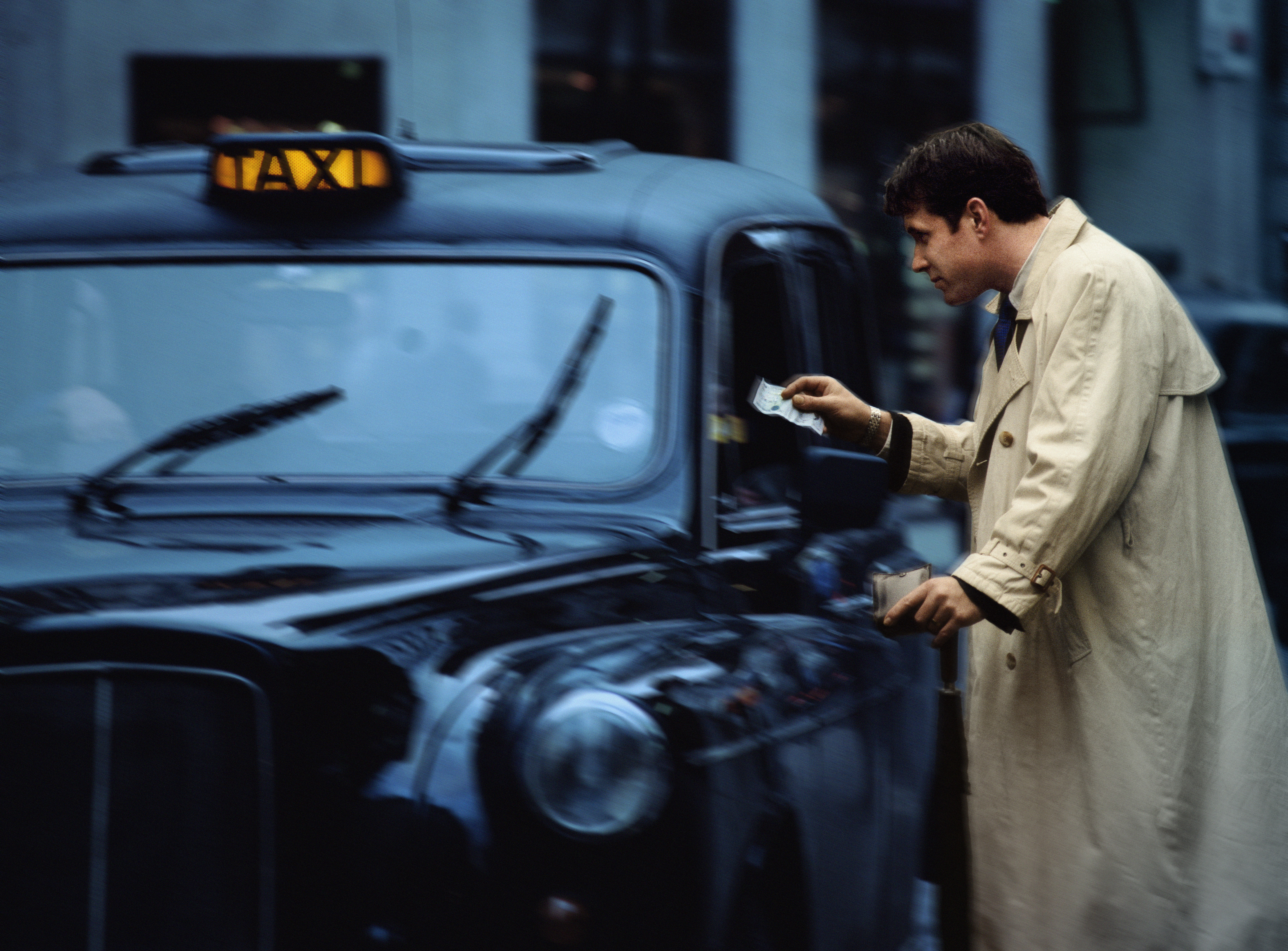 A man catches a taxi | Source: Getty Images
