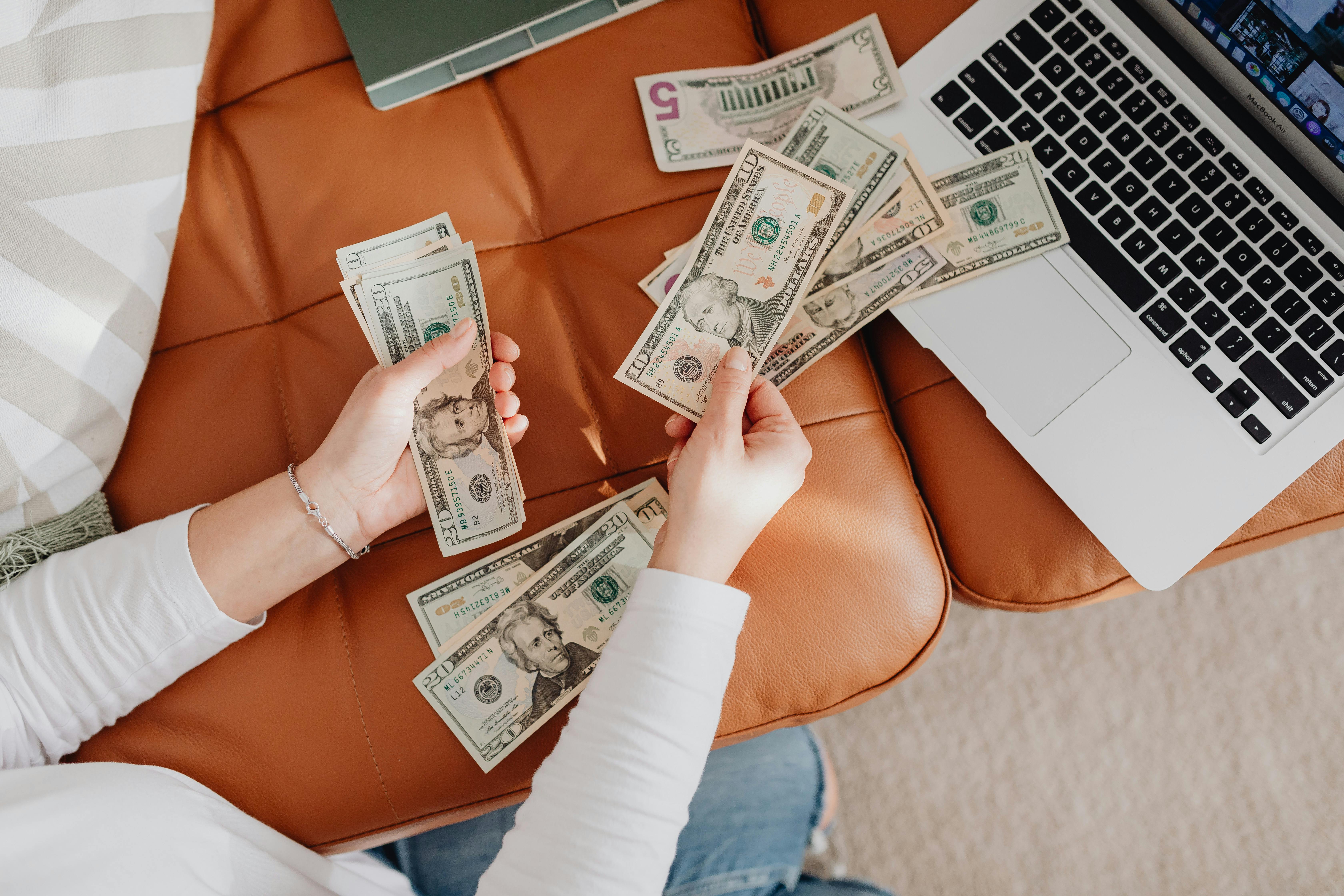 Person counting money | Source: Pexels