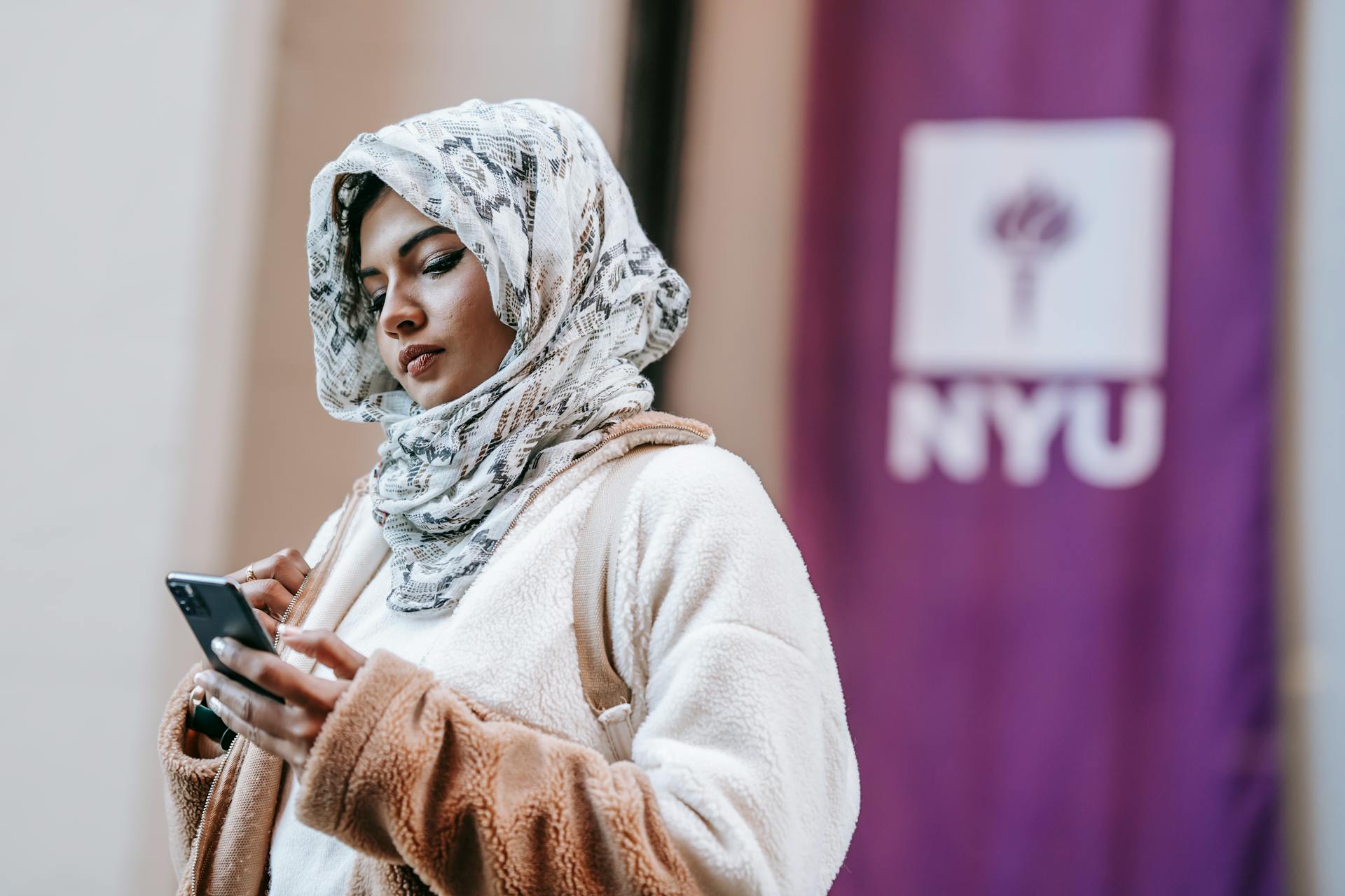 A woman using her phone | Source: Pexels
