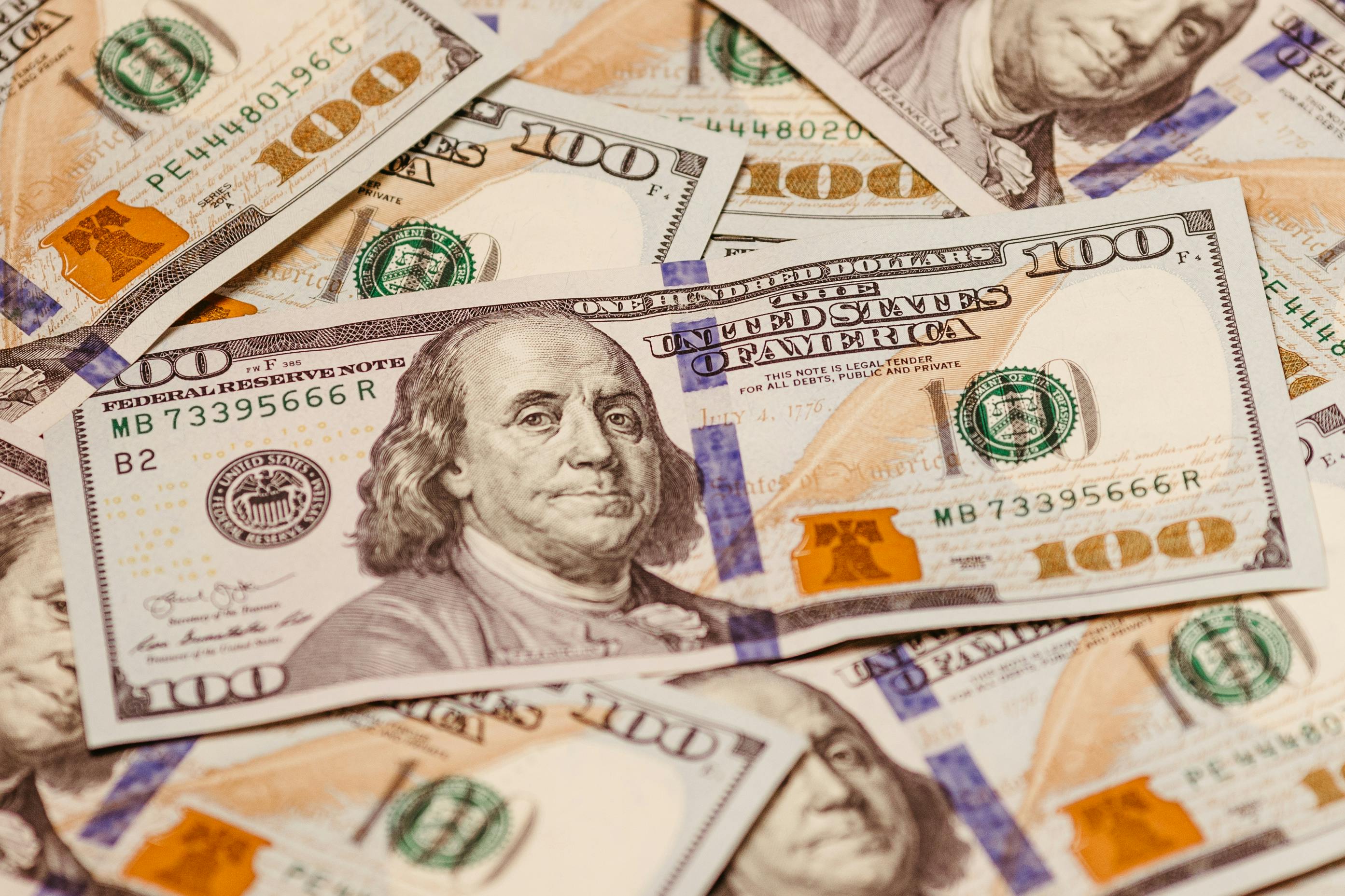100-dollar bills | Source: Pexels