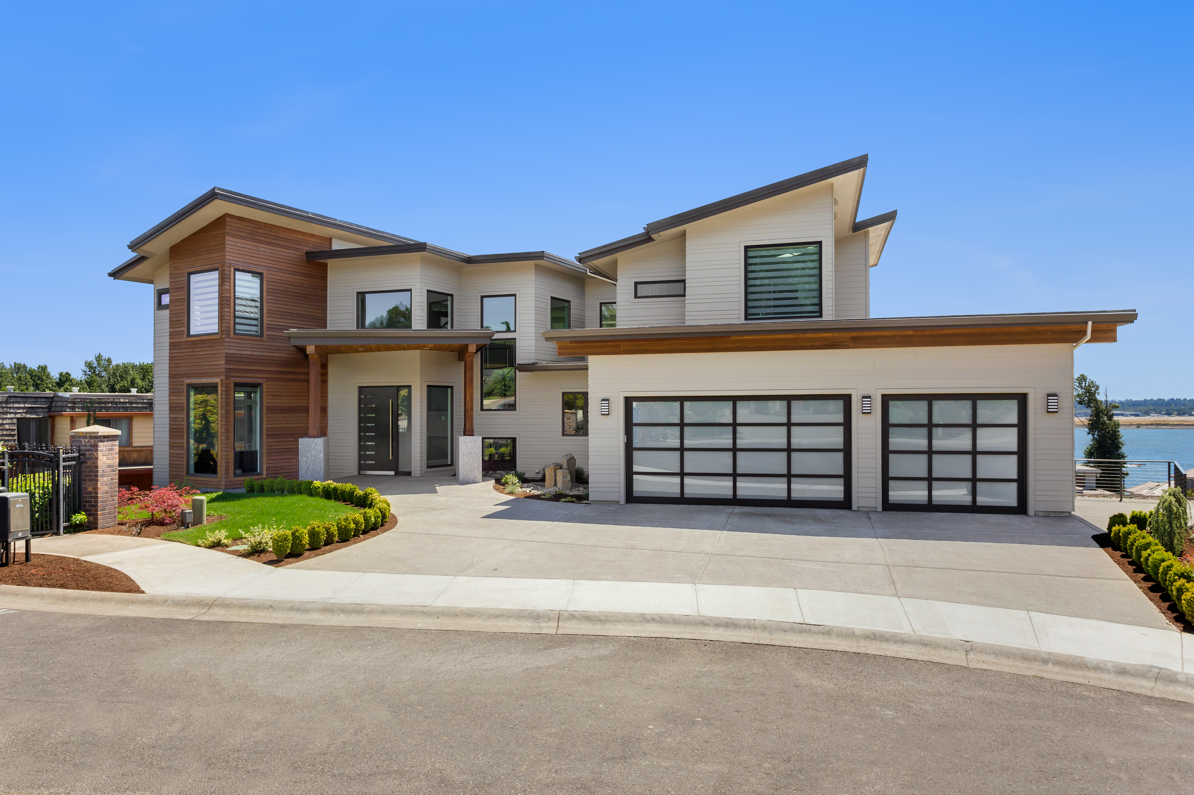 Beautiful Contemporary Home Exterior on Sunny Day. | Source: Shutterstock