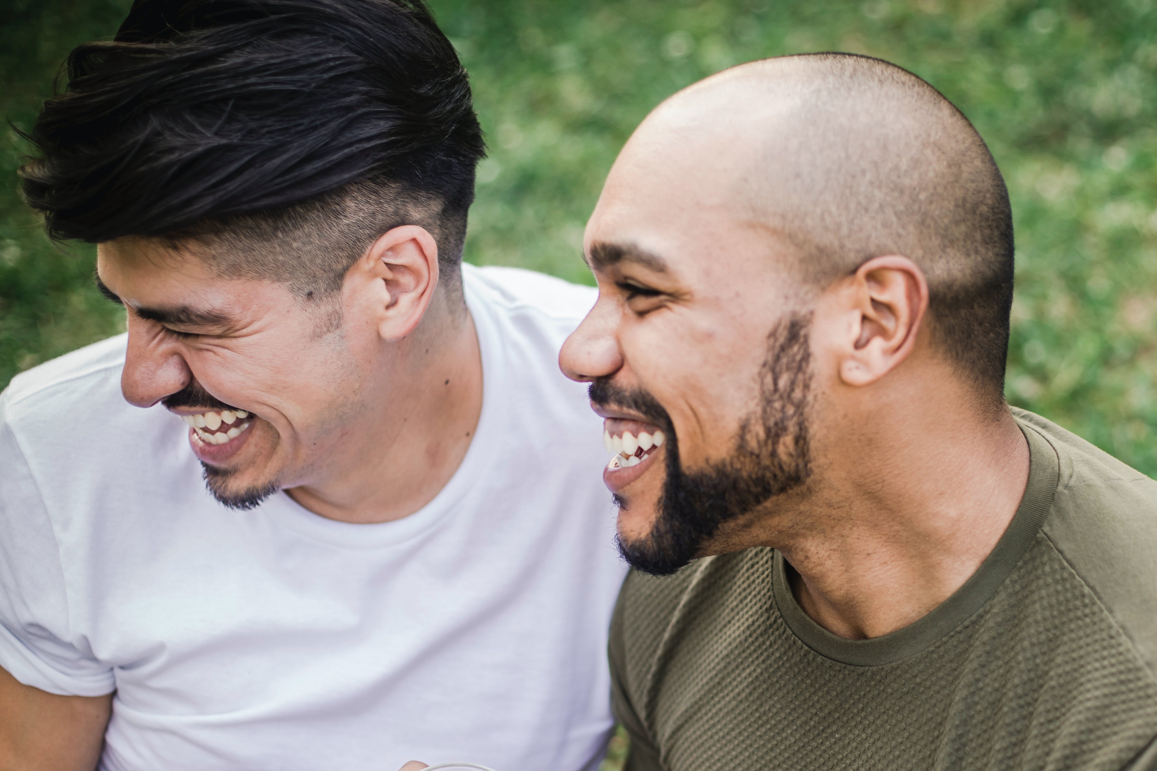 People laughing. | Source: Pexels